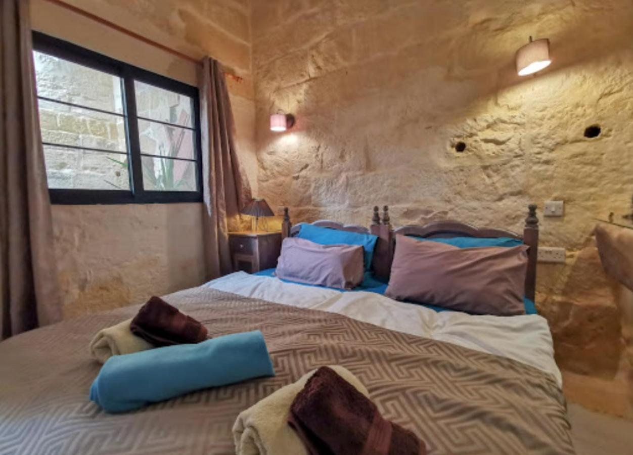 Peaceful Farmhouse Stay With Cozy Yard Għarb Kültér fotó