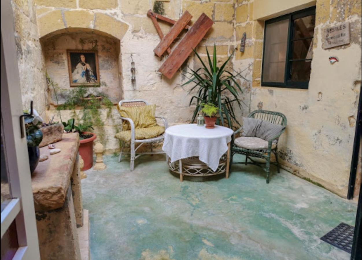 Peaceful Farmhouse Stay With Cozy Yard Għarb Kültér fotó