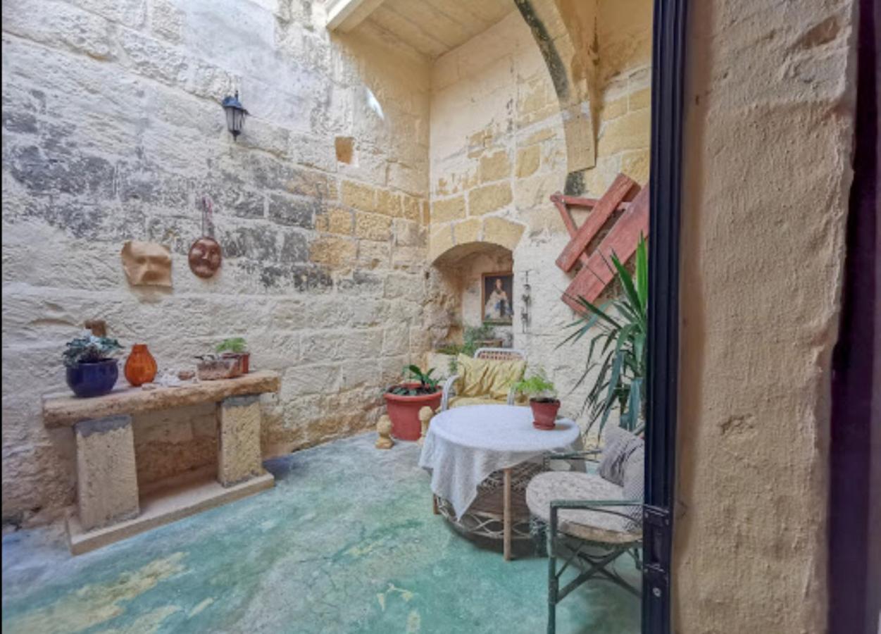 Peaceful Farmhouse Stay With Cozy Yard Għarb Kültér fotó