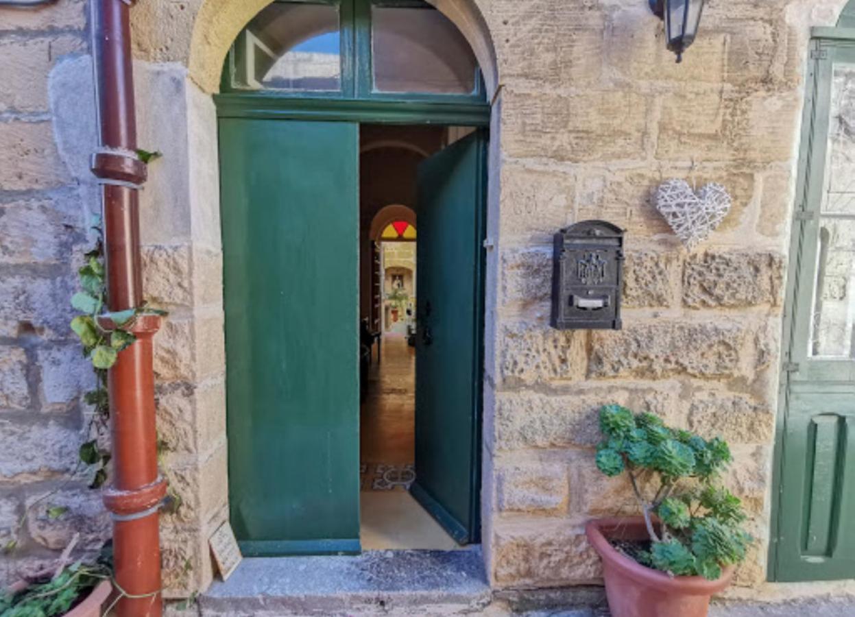 Peaceful Farmhouse Stay With Cozy Yard Għarb Kültér fotó