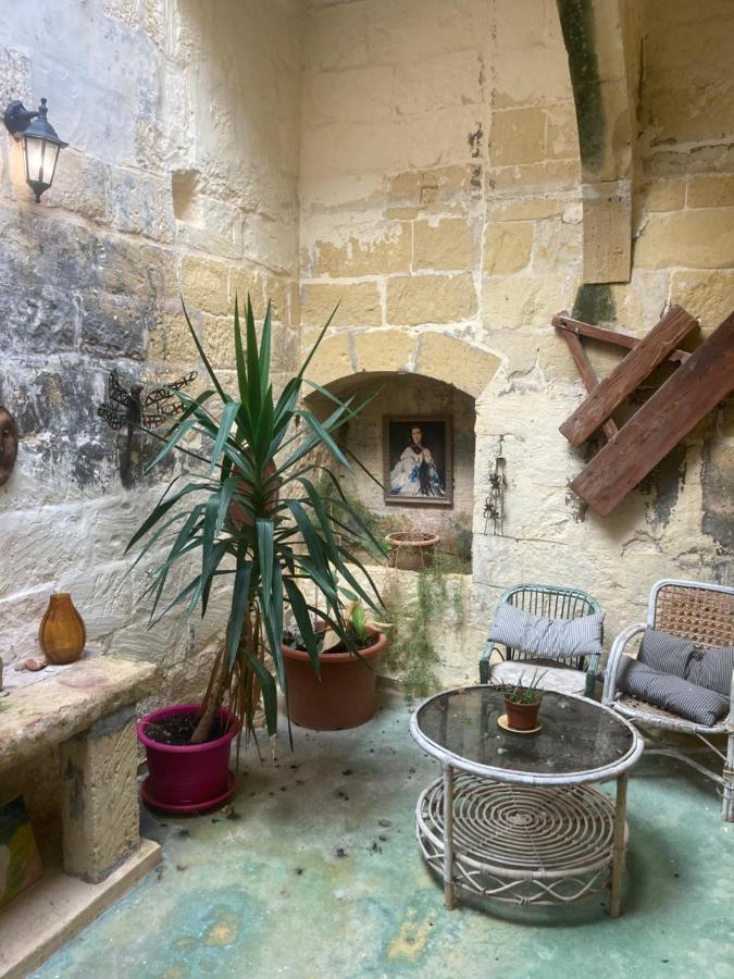 Peaceful Farmhouse Stay With Cozy Yard Għarb Kültér fotó