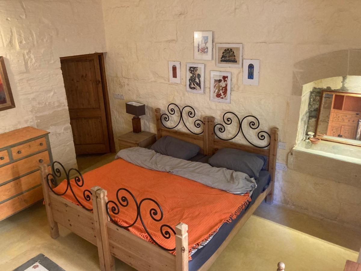 Peaceful Farmhouse Stay With Cozy Yard Għarb Kültér fotó