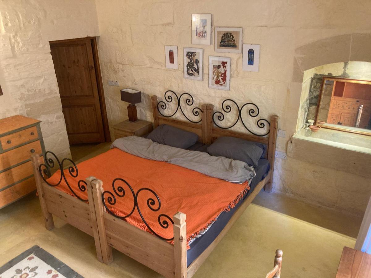 Peaceful Farmhouse Stay With Cozy Yard Għarb Kültér fotó