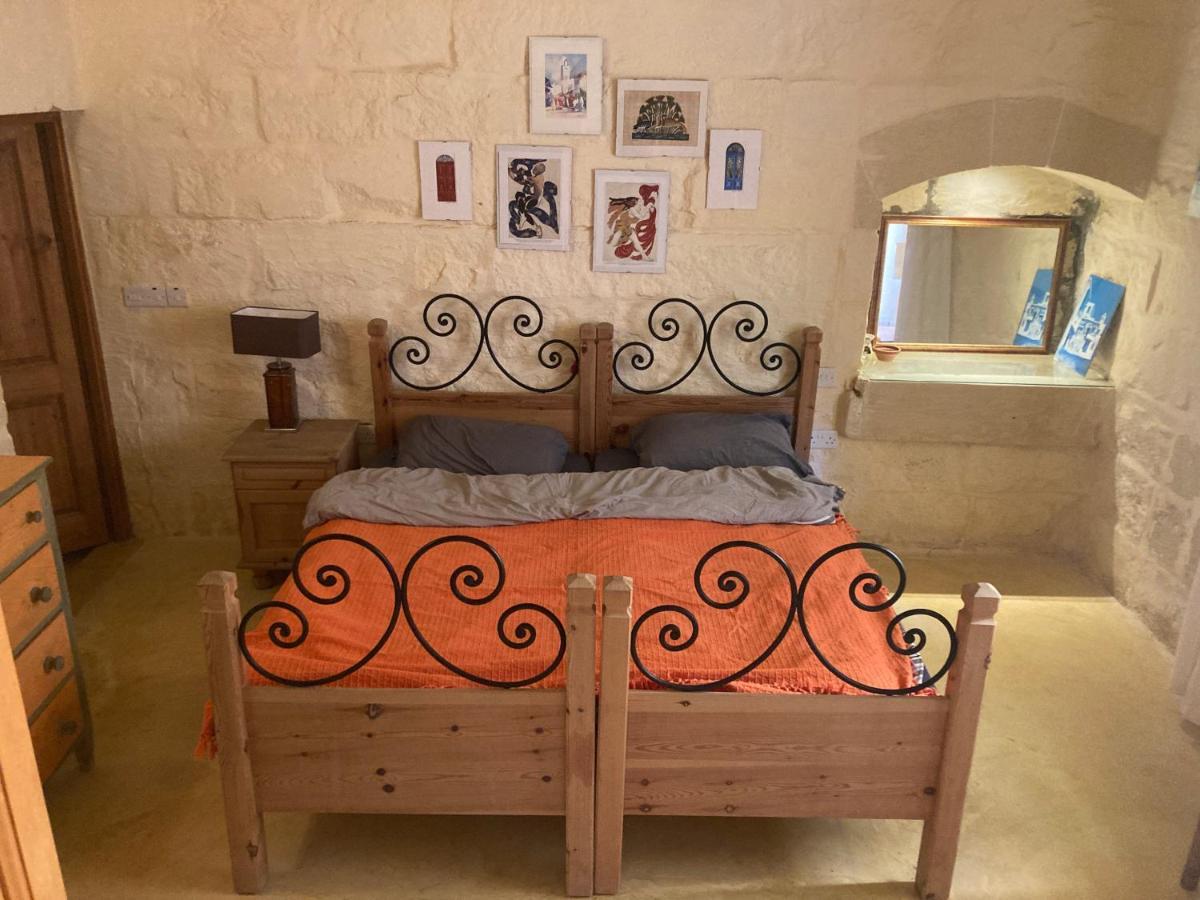 Peaceful Farmhouse Stay With Cozy Yard Għarb Kültér fotó