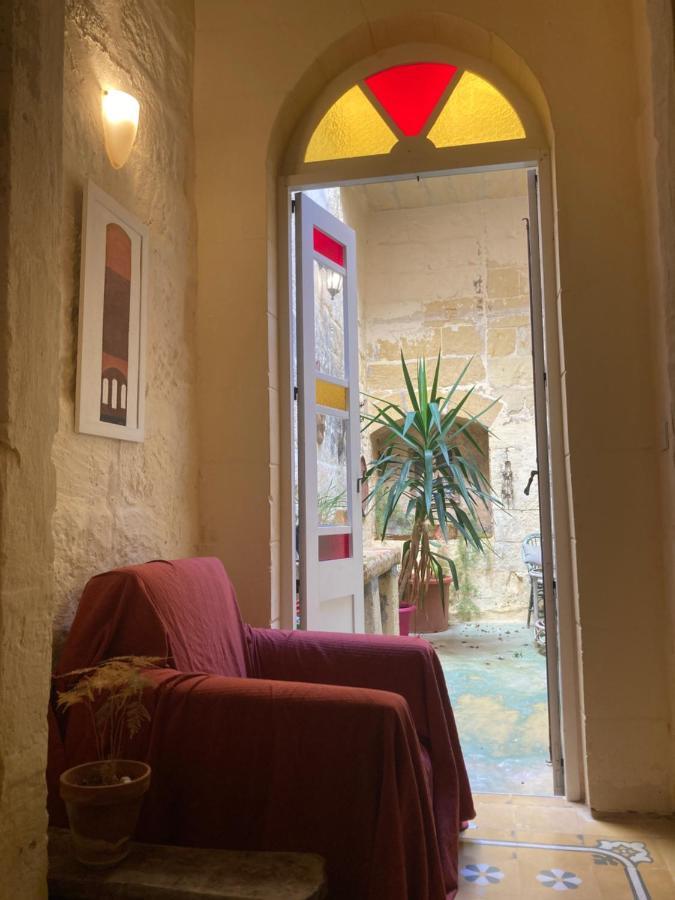 Peaceful Farmhouse Stay With Cozy Yard Għarb Kültér fotó