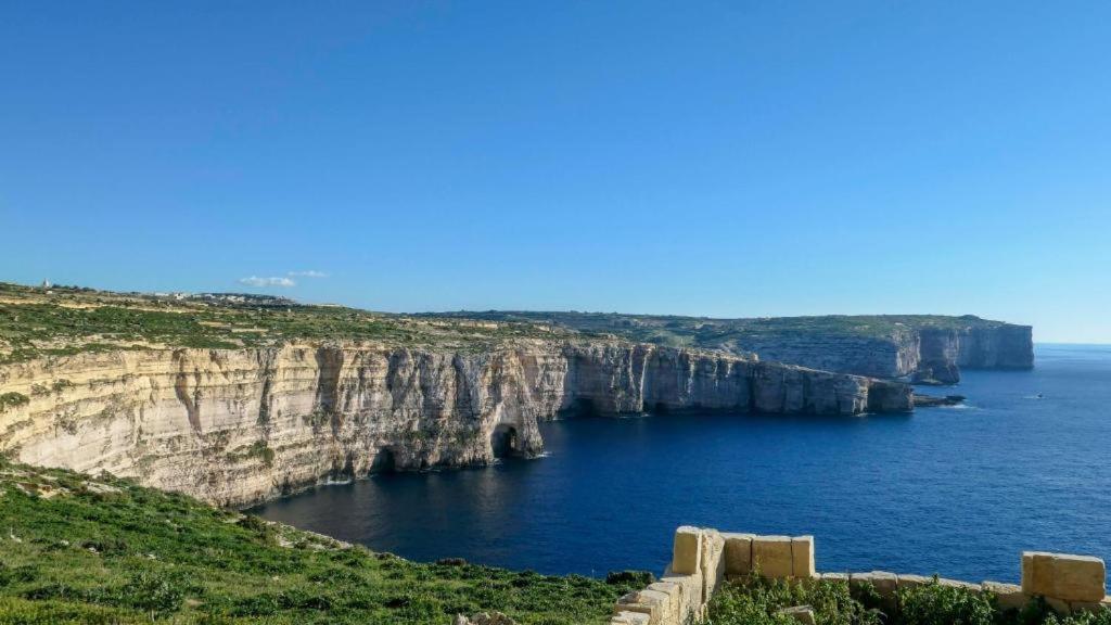 Peaceful Farmhouse Stay With Cozy Yard Għarb Kültér fotó